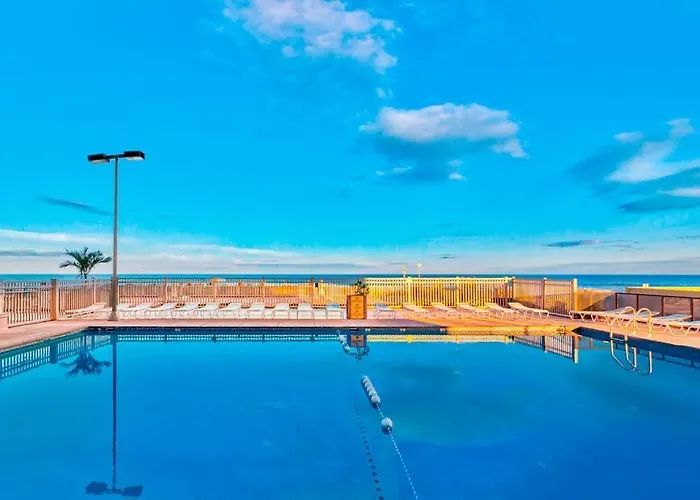 Beachfront With Balcony Ac Washer & Dryer Pools & Game Holiday home *