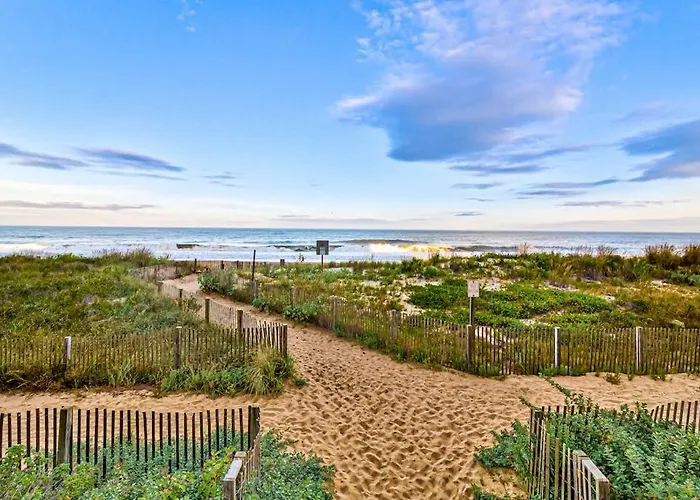 Holiday home Beachfront With Balcony Ac Washer & Dryer Pools & Game