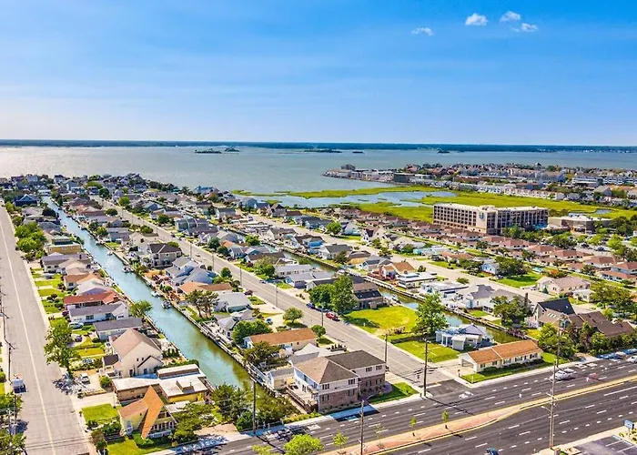 Holiday home Beachfront With Balcony Ac Washer & Dryer Pools & Game