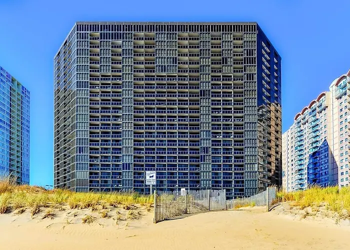 Holiday home Beachfront With Balcony Ac Washer & Dryer Pools & Game