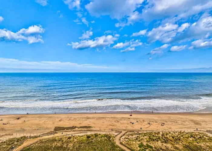 Beachfront With Balcony Ac Washer & Dryer Pools & Game Holiday home